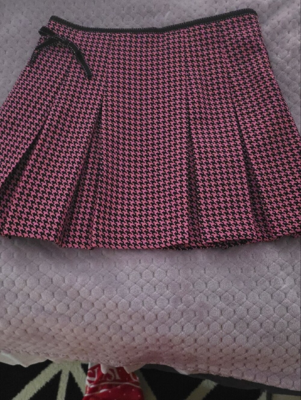 bebe Pink and Black Houndstooth Pleated Skater Skirt - Picture 4 of 5
